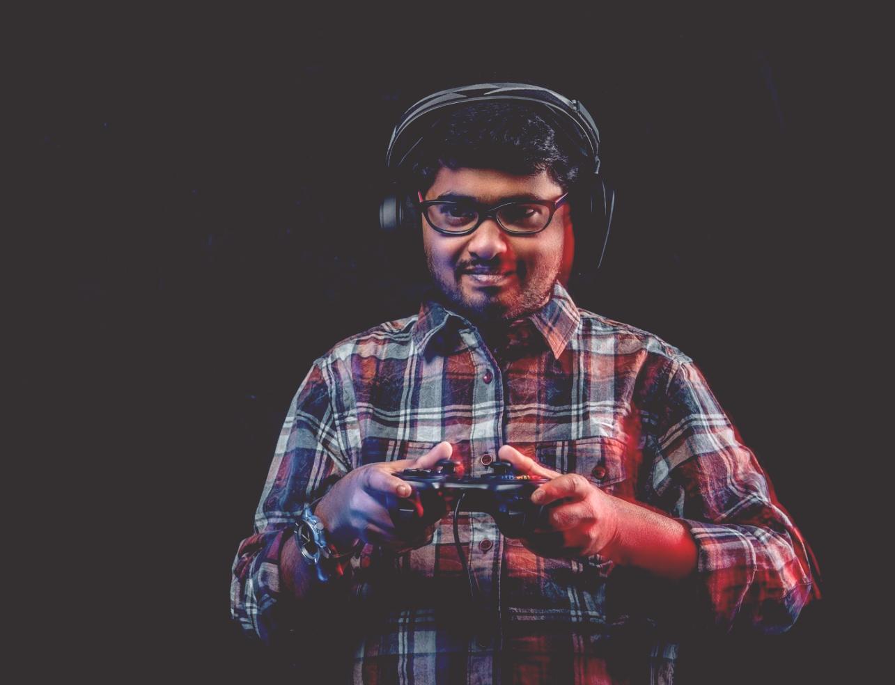 Profesyonel esports eğitim ortamı ve turnuva deneyimi